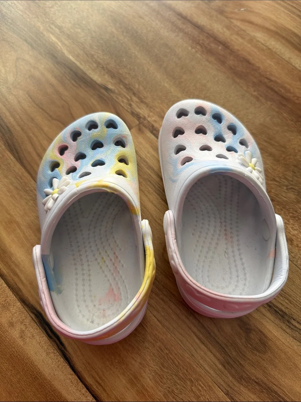 Kids Pastel Tie-Dye Heart Clogs with Daisy Charm - White Multi